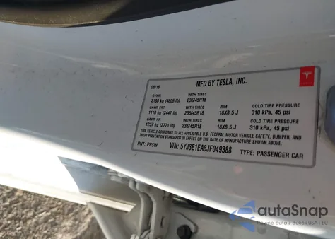 2018 Tesla Model 3 Long Range/Mid Range z USA, uszkodzony, nr VIN 5YJ3E1EA8JF049388